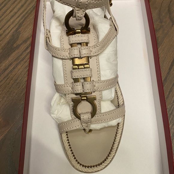 Salvatore Ferragamo Beige Leather Sharise Gladiator Sandals Size 10.5. NWT - Picture 4 of 16